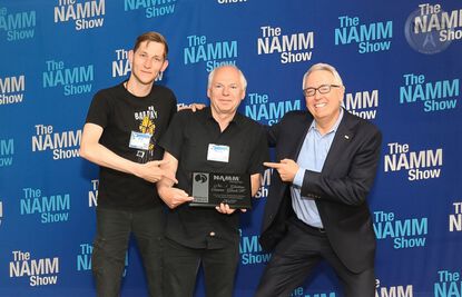 Nils Finkeisen, Thomas Weilbier und NAMM CEO & Präsident Joe Lamond