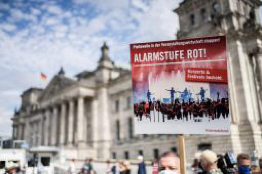 #AlarmstufeRot ruft zur zweiten Großdemo in Berlin auf